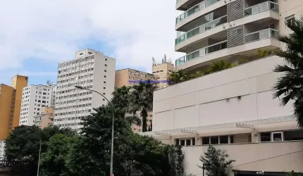 Condomínio com segurança e monitoramento.  Excelente localização á 7 minutos andando para a Estação do Metrô Anhangabaú; Entre o Viaduto Nove de Julho