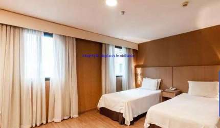 Apartamento Studio Flat 25m², 01 dormitório, 01 banheiro e 01 vaga na garagem.  Condomínio com Segurança, Portaria, Quadra, Piscina aquecida
