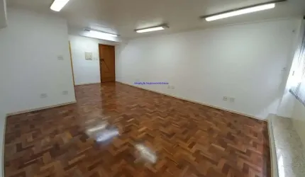 Conjunto Comercial 40m², 01 copa e 01 banheiro.  Condomínio com Recepção e Segurança.  Excelente localização, á 7 minutos andando para a Estação.
