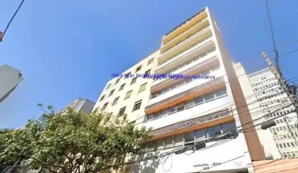 Conjunto Comercial 170m², 04 banheiros e 02 vagas na garagem.  Condomínio com Segurança e Portaria.  Excelente localização.