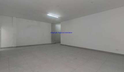 Galpão 480m² e 02 banheiros; O Imóvel possui  Vestiários, Refeitório, Infra estrutura e cabeamento para ar condicionado