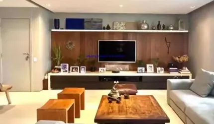 Apartamento 167m², 04 dormitórios (sendo 03 suítes), 05 banheiros e 01 vaga na garagem; Imóvel Reformado.  Condomínio com Segurança, Portaria e Salão