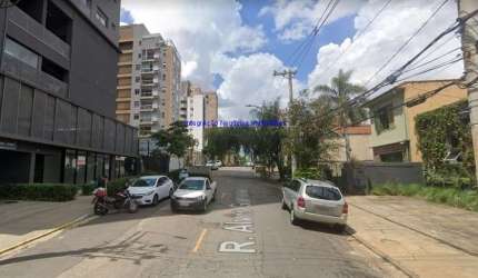 Loja 207m², 02 banheiros.  Excelente localização á 7 minutos andando para a Estação do Metrô Sumaré; entre as Ruas Capote Valente, Amália de Noronha