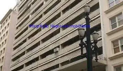 Conjunto Comercial 55m², 01 copa, 02 salas e 02  banheiros.  Condomínio com recepção, segurança e elevadores.  Excelente localização