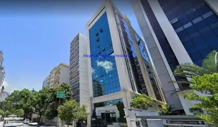 Condomínio com recepção e segurança.  Excelente localização á 8 minutos andando para a Estação do Metrô; Entre as Ruas Baronesa de Itu, São Vicente