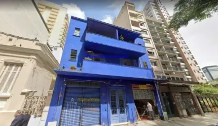 Apartamento 160m², 03 dormitórios e 02 banheiros.   Condomínio e portaria.  Excelente localização á 7 minutos andando para a estação do metrô