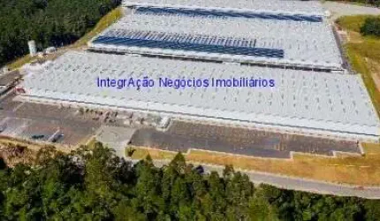Galpão 16.326m² e 40 banheiros.  Excelente localização; Próximo da Sociedade Anhangüera Parque Empresarial e Palácio dos Leilões.