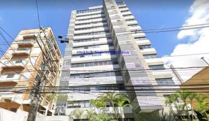 Conjunto Comercial 50m²,  02 salas, 02 banheiros, 01 copa e 01 vaga na garagem.  Condomínio com recepção e segurança.  Excelente localização