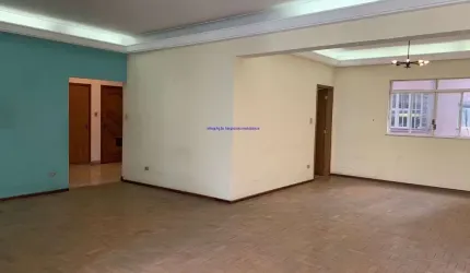 Apartamento 202m², 03 dormitórios, 02 banheiros e 01 vaga na garagem.  Condomínio com portaria, segurança, churrasqueira, playground, brinquedoteca