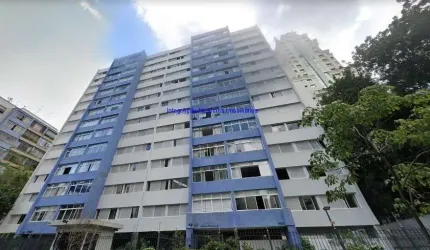 Apartamento 130m², 03 dormitórios (sendo  01 suíte), 02 banheiros e 01 vaga na garagem.  Condomínio com portaria e segurança.  Excelente localização