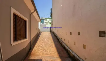 Casa 400m², 03 dormitórios,  03 banheiros e 03 vagas de garagem.  Excelente localização; Entre as Ruas Aimberê, Misitro Gastão Mesquita e Apinajés;