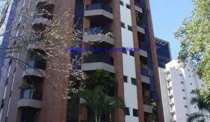 Apartamento 123m², 03 dormitórios (sendo 01 suíte), 02 banheiros e 02 vagas na garagem.  Condomínio com portaria, segurança 24hrs, piscina