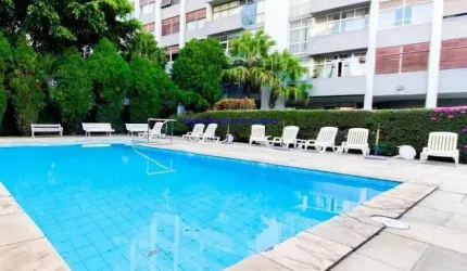 Apartamento MOBILIADO 200m², 03 dormitórios (sendo 01 suíte), 03 banheiros e 01 vaga na garagem.  Condomínio com portaria, segurança 24hrs, piscina