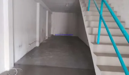 Sobrado 100m²,  02 banheiros e 01 vaga de garagem.  Excelente localização entre as Ruas Cardeal Arcoverde, Teodoro Sampaio e Avenida Pedroso de Morais