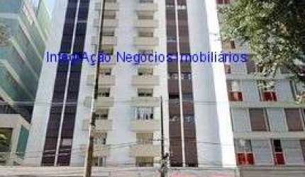 Apartamento 40m², 01 dormitório, 01 banheiro e 01 vaga de garagem.  Condomínio com portaria, segurança 24hrs.  Excelente localização