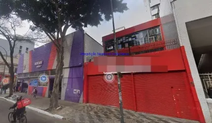 Prédio Comercial  893m², 04 banheiros e 12 vagas na garagem; Possui 3 pavimentos.  Excelente localização á 3 minutos andando para a estação do metrô
