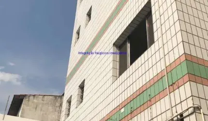 Prédio Comercial 800m², 13 banheiros, 20 vagas de garagem; Possui 4 pavimentos.  Excelente localização entre a Rua Bicudo de Brito