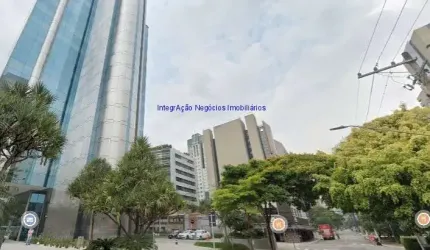 Conjunto Comercial 267m², 01 banheiro e 06 vagas na garagem.  Condomínio com recepção e segurança 24hrs.  Excelente localização