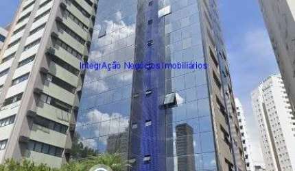 Conjunto Comercial 45m², 01 banheiro e 01 vaga na garagem.  Condomínio com recepção e segurança 24hrs.  Excelente localização