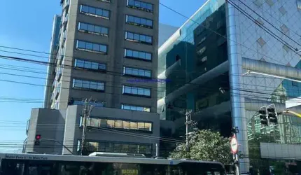 Condomínio com recepção e segurança.  Excelente localização á 5 minutos andando para á estação do metrô Barra Funda; Entre as Ruas Deputado Salvador