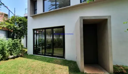Sobrado 318m², 03 dormitório (sendo suítes),  04 banheiros e 02 vagas.  Excelente localização  entre as Ruas Honduras, Conselheiro Zacarias