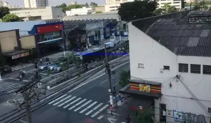 Conjunto Comercial 30m², 01 banheiro e 01 vaga na garagem.  Condomínio com recepção e segurança 24hrs.  Excelente localização