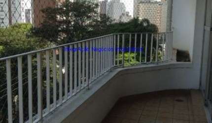 Apartamento 208m², 04 dormitórios (sendo suítes), 05 banheiros e 02 vagas na garagem.  Condomínio com portaria, segurança 24hrs, churrasqueira