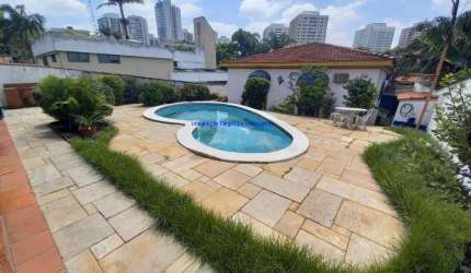 Sobrado 593m², 03 dormitórios,  05 banheiros e 02 vagas na garagem  Excelente localização entre as Avenidas Bagiru, Padre Pereira de Andrade