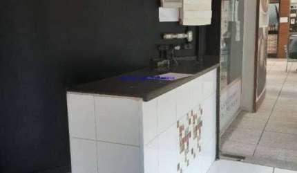 Loja 64m², 01 Banheiro, 01 vaga na garagem.  Condomínio com  segurança 24hrs.  Excelente localização.