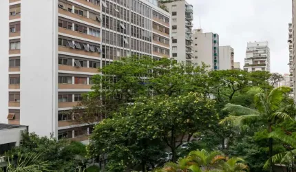 Apartamento 270m², 03 dormitórios (sendo 02 suítes), 04 banheiros e 02 vagas na garagem.  Condomínio com portaria, segurança 24hrs.