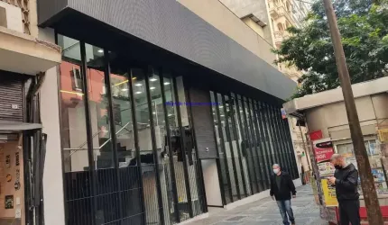 Prédio Comercial 1.100m², 1º Andar: vão livre escada na frete e fundos e elevador; 2º pavimento: laje de cobertura, escada no fundo; casa de máquinas