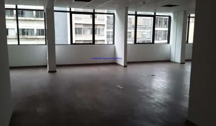 Conjunto Comercial 70m², 1 banheiro com infraestrutura para mais 2 banheiros. Prédio totalmente reformado e moderno.