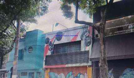 Loja 169m², 01 salão amplo, 02 banheiros, 01 vestiário e 05 vagas na garagem.   Excelente localização áa 6 minutos andando para a estação do metrô