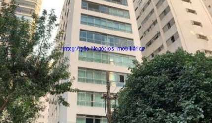 Apartamento 240m², 03 dormitórios (sendo 01 suíte), 04 banheiros e 02 vagas na garagem.  Condomínio com portaria 24hrs e área verde.
