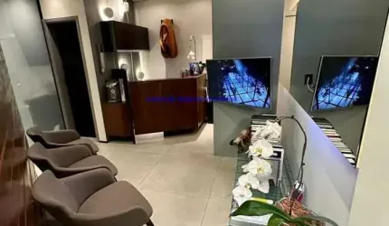 Conjunto Comercial 53m², 01 sala, 01 banheiro e 01 vaga na garagem.   Condomínio com recepção e segurança 24hrs.   Excelente localização.