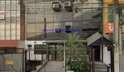 Conjunto Comercial 30m², 01 banheiro e 01 vaga na garagem.    Condomínio com recepção e segurança 24hrs.  Excelente localização.