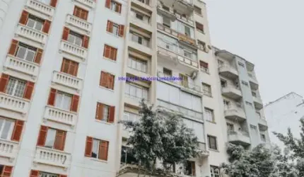 Apartamento 120m², 03 dormitórios (sendo 01 suíte) e 02 banheiros.   Condomínio com portaria.   Excelente localização entre as Alamedas Nothmann.