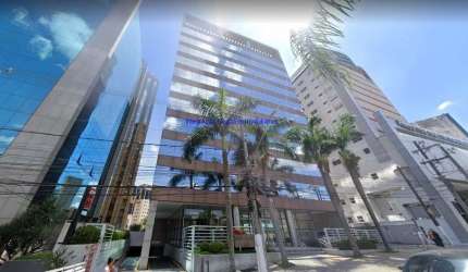 Conjunto Comercial 200m², 02 banheiros e 06 vagas na garagem.  Condomínio com recepção e segurança 24hrs.  Excelente localização entre as Ruas Ibiaté.