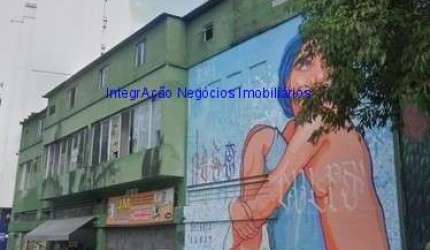 Loja 235m², 01 banheiro.    Excelente localização á 10 minutos andando para a estação do metrô República;