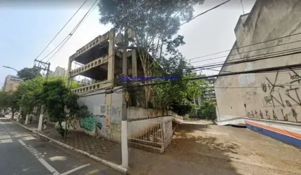 Prédio Comercial 685m², 05 banheiros.   Excelente localização entre as Ruas São Geraldo, Turiassu e Doutor Cândido Espinheira;