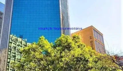Conjunto Comercial 246m², 02 banheiros e 05 vagas na garagem.    Condomínio com recepção e segurança 24hrs.  Excelente localização.