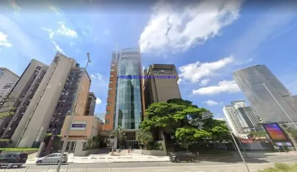 Conjunto Comercial 200m², 02 banheiros e 02 vagas na garagem.  Condomínio recepção e segurança 24hrs.  Excelente localização.