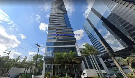 Laje 762m², 08 banheiros e 20 vagas na garagem.    Condomínio com portaria e segurança 24hrs.  Excelente localização.