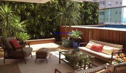 Apartamento Cobertura 275m², 03 dormitórios (sendo suítes), 05 banheiros e 04 vagas na garagem; Possui piscina, churrasqueira e jardim.