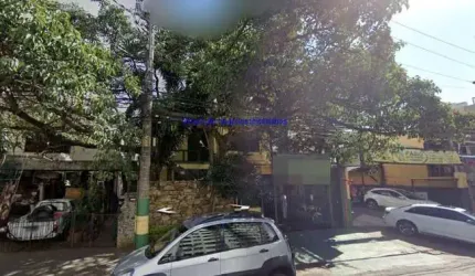 Sobrado Residencial 289m², 06 dormitórios (sendo 01 suite e 02 dormitórios com varanda), 04 banheiros e 04 vagas na garagem.  Excelente localização.