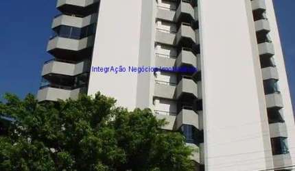 Apartamento 279m², 04 dormitórios (sendo 02 suítes), 03 banheiros e 03 vagas na garagem.    Condomínio com portaria, segurança 24hrs, piscina.