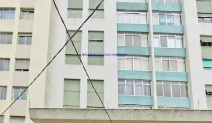Apartamento 97m², 02 dormitórios, 01 banheiro e 01 vaga na garagem.   Condomínio com portaria.   Excelente localização.