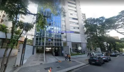 Conjunto Comercial 104m², 01 banheiro e 01 vaga na garagem.  Condomínio com recepção e segurança 24hrs.  Excelente localização.
