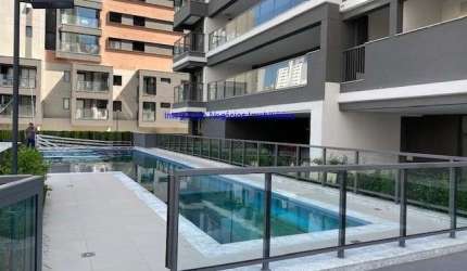 Apartamento 163m², 03 dormitórios (sendo suítes), 05 banheiros e 02 vagas na garagem.   Condomínio com portaria, segurança 24hrs, piscina.