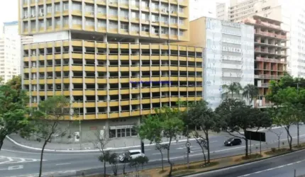 Conjunto Comercial 267m², 03 salas e 03 banheiros.    Condomínio com recepção e segurança 24hrs.  Excelente localização.
